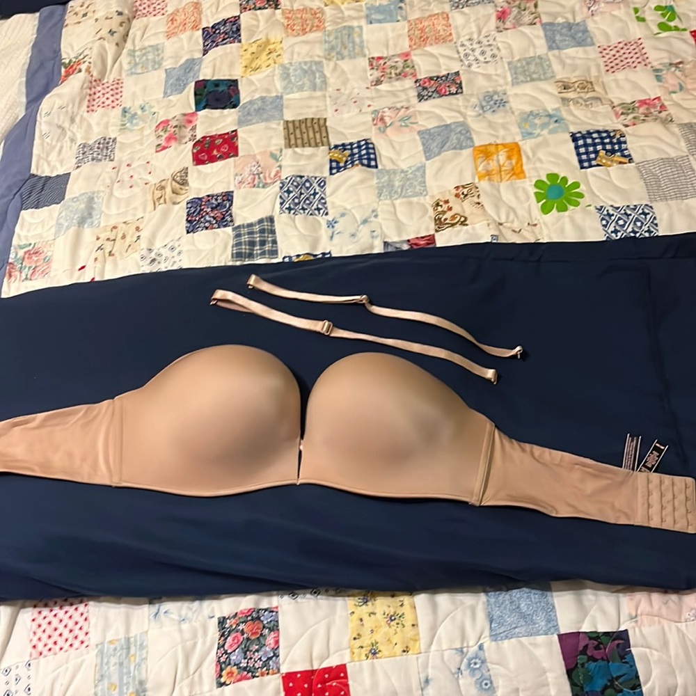 38D Bombshell Victoria Secret Strapless/Convertible Bra